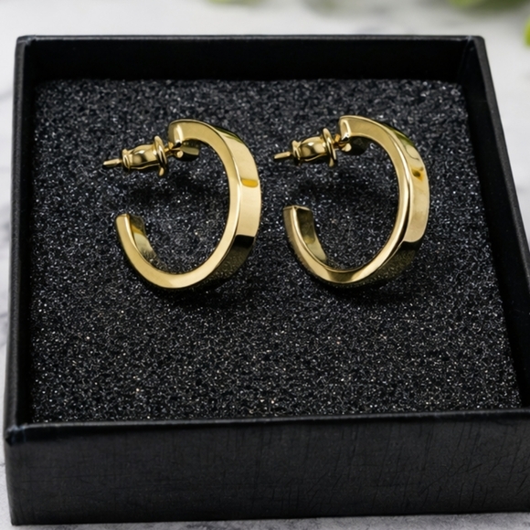 Source Unknown Jewelry - Gold Tone Hoop Earrings Small Huggie Style Minimalist Classic Fashion Jewelry